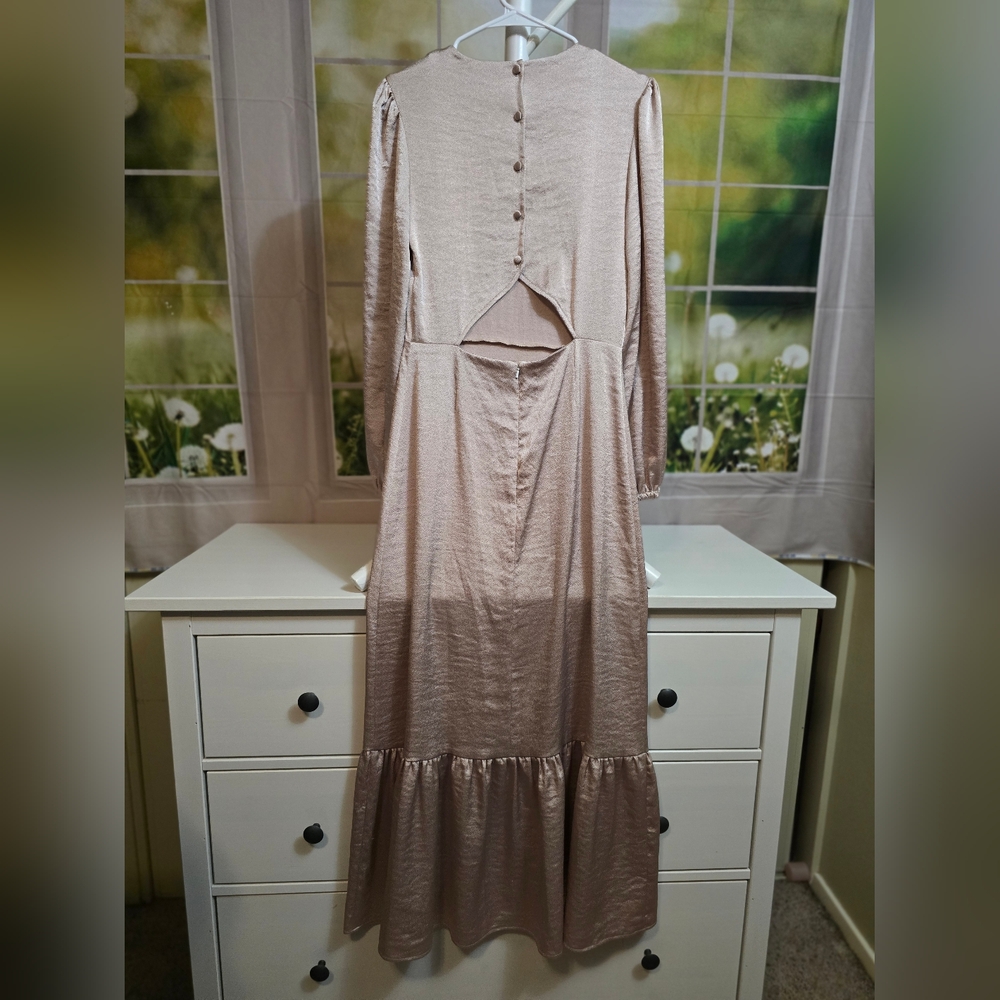 Spirit Champagne Shimmer Puff Sleeve Maxi Dress w/ Back Cutout – Small - Picture 2 of 6